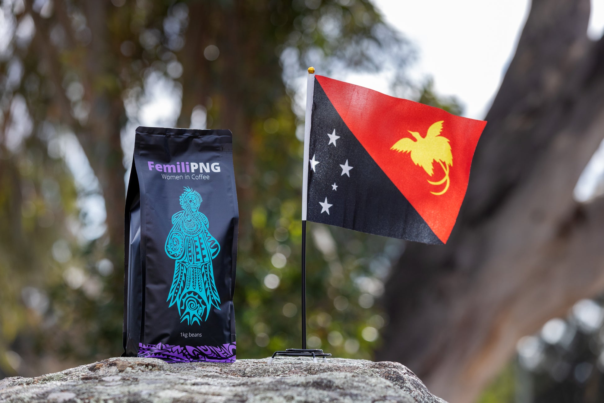 Femili PNG Coffee alongside the Papua New Guinean flag